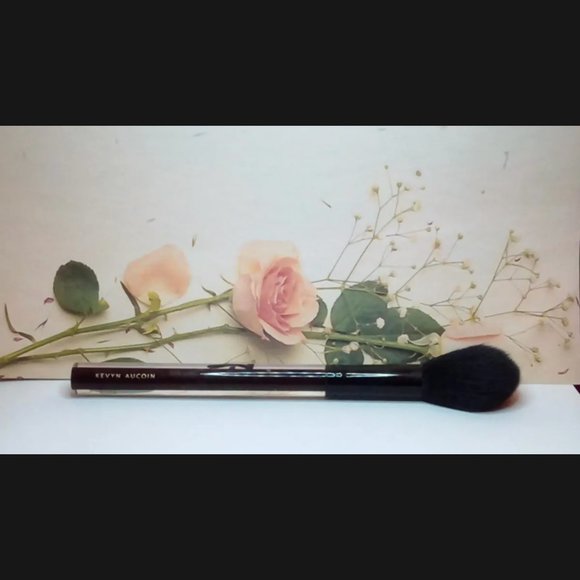 Kevyn Aucoin Beauty - Picture 1 of 1